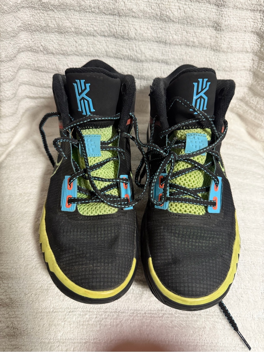 Nike Kyrie Flytrap 4 Lime Glow basketball Shoes Size 7 Men or 8.5 Women’s